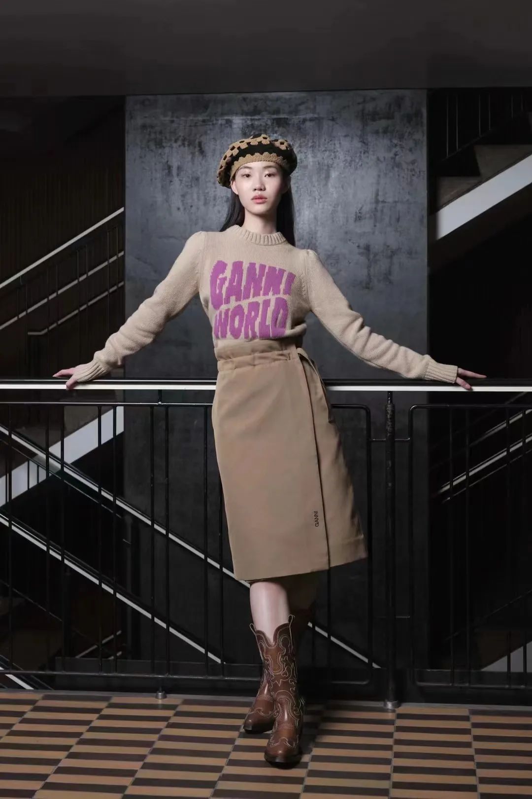 华人超模李奕彤登上米兰时装周bottega veneta fw22