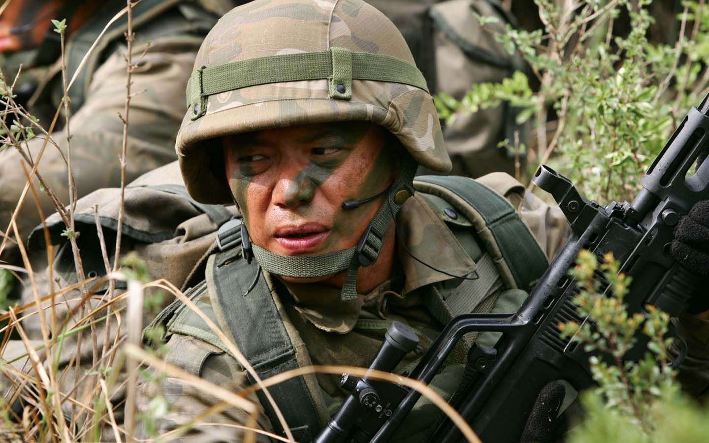 醒醒吧!拜托某些人就别演中国军人了,这7位演员扮起来才像军人