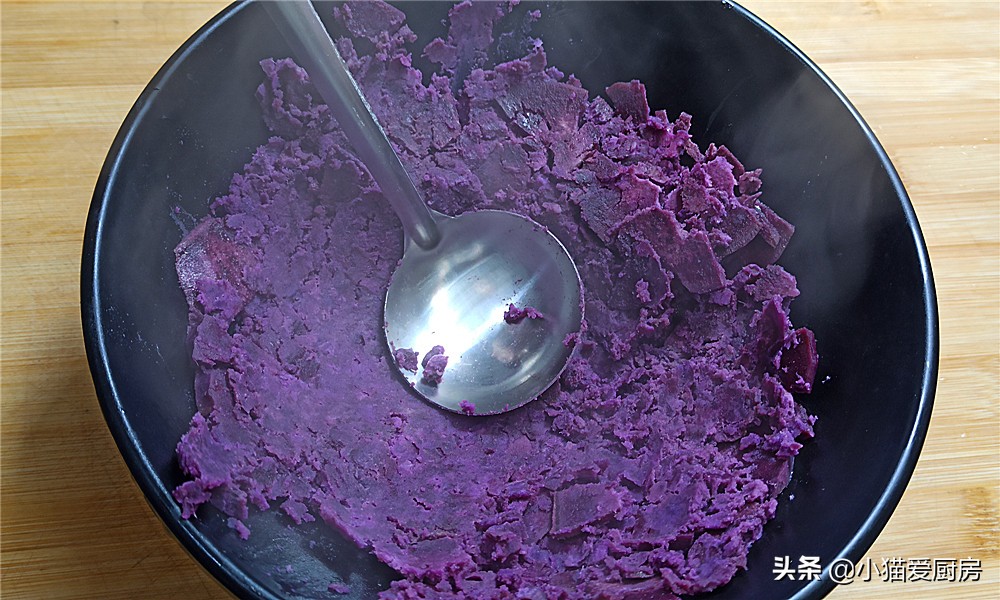 图片[5]-【脆皮紫薯卷】做法步骤图 刚出锅我家孩子就抢着吃-起舞食谱网
