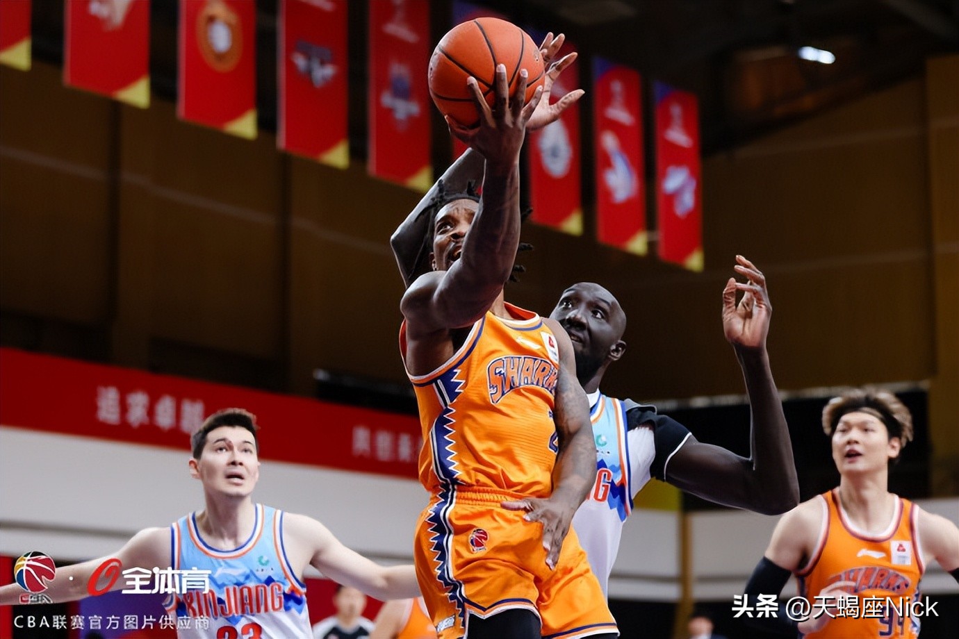 nba上海賽有哪些球員（CBA戰報：9人報名8人輪換，殘陣上海男籃成功復仇新疆隊）