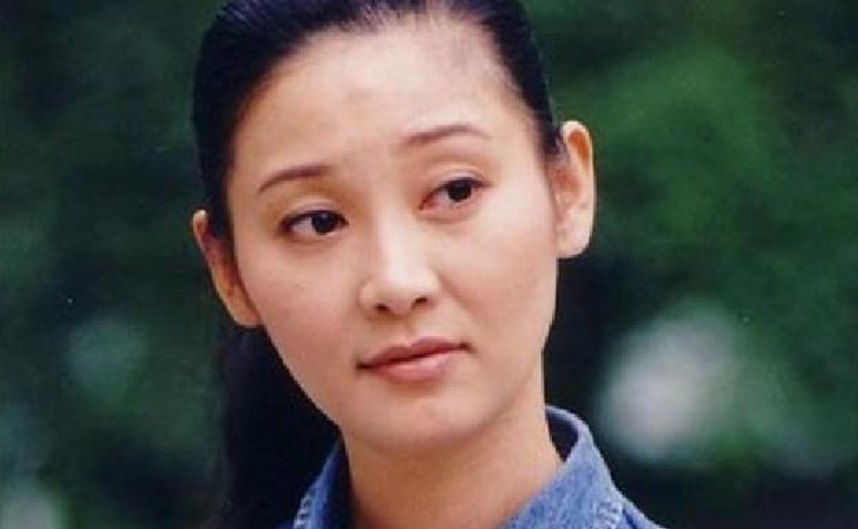 23年后再看冯小刚与徐帆的婚姻，才明白她的隐忍是最好的选择