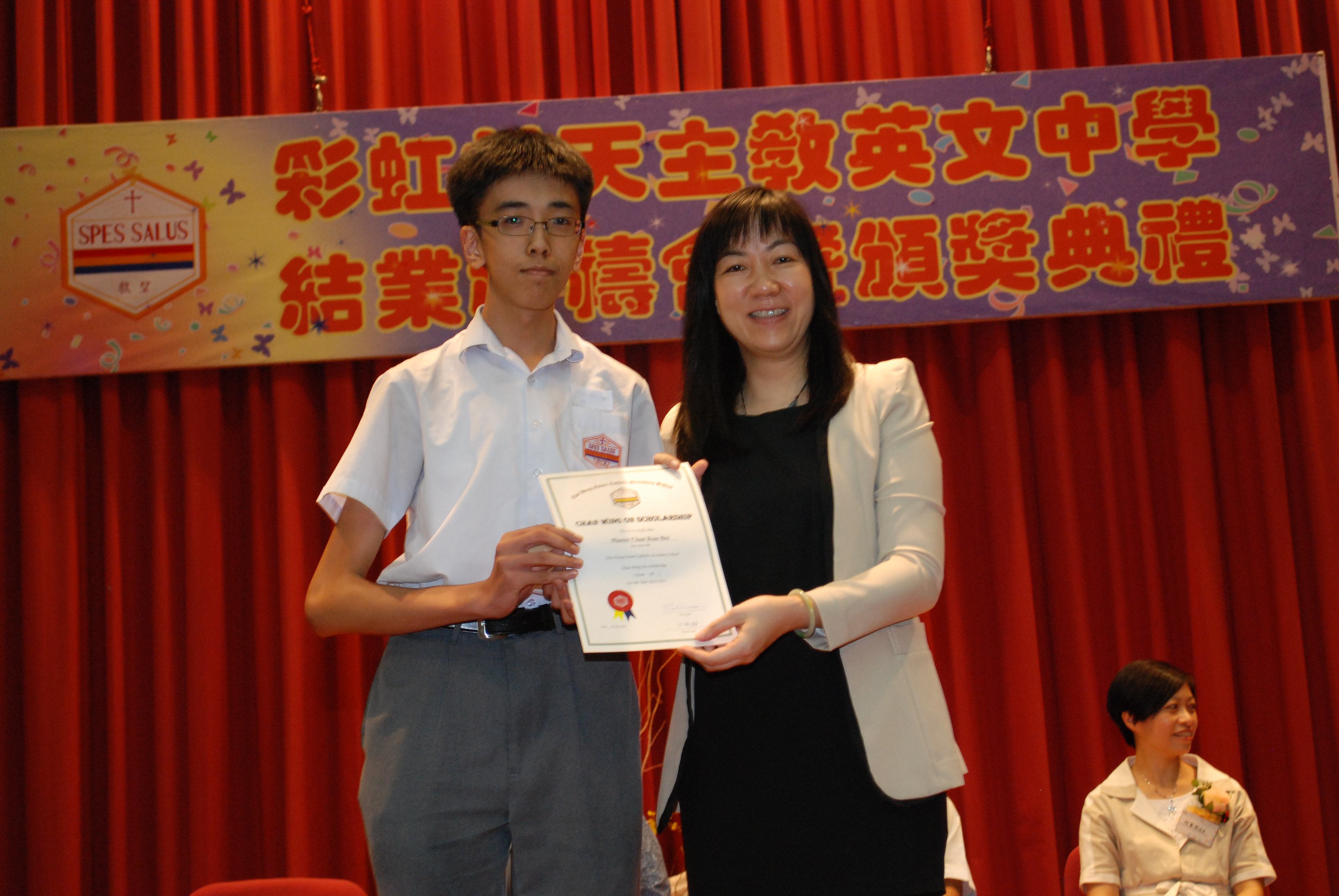 大学生喜获8k奖学金，却不舍得给女友买200元面膜，你怎么看