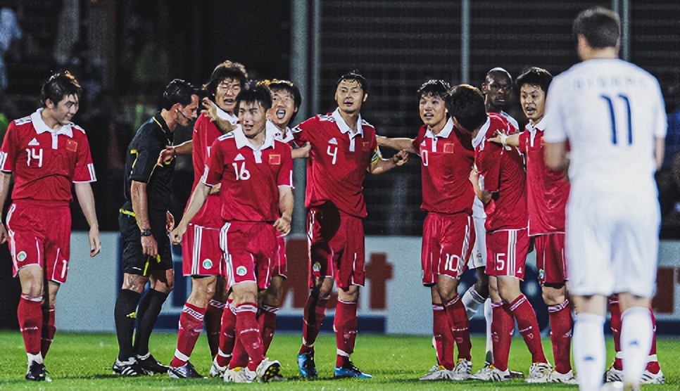 中国对巴西世界杯几比0(3-0！中国爆冷首次战胜巴西，国足看见了羞愧吗？)