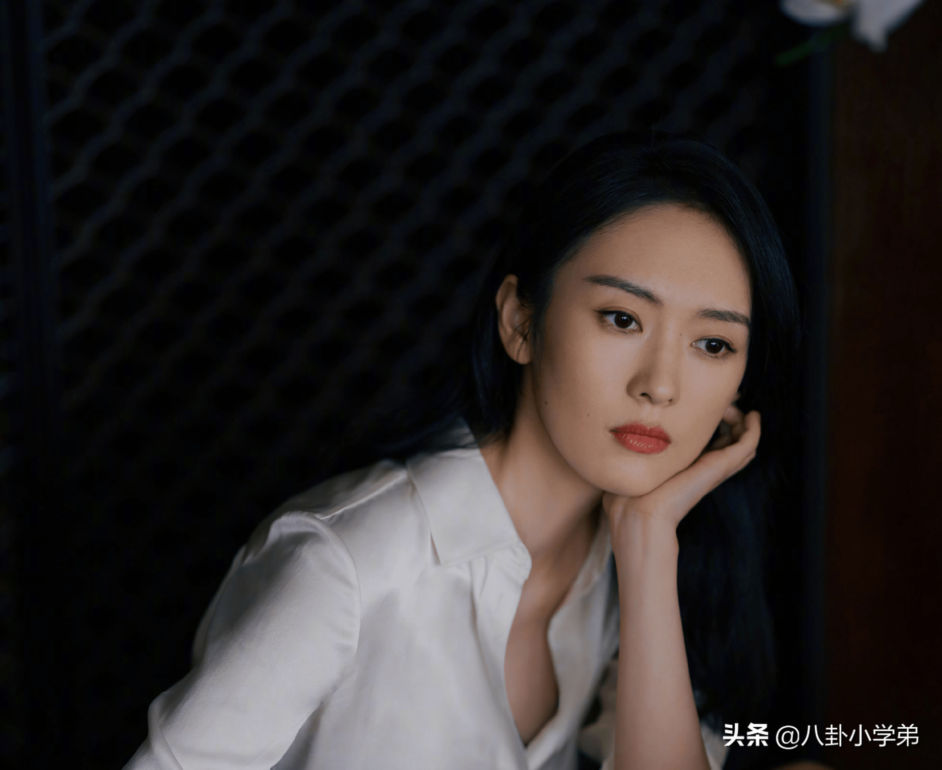 明明长着一张相似的脸，一个洋气一个“土气”，颜值差距太大了