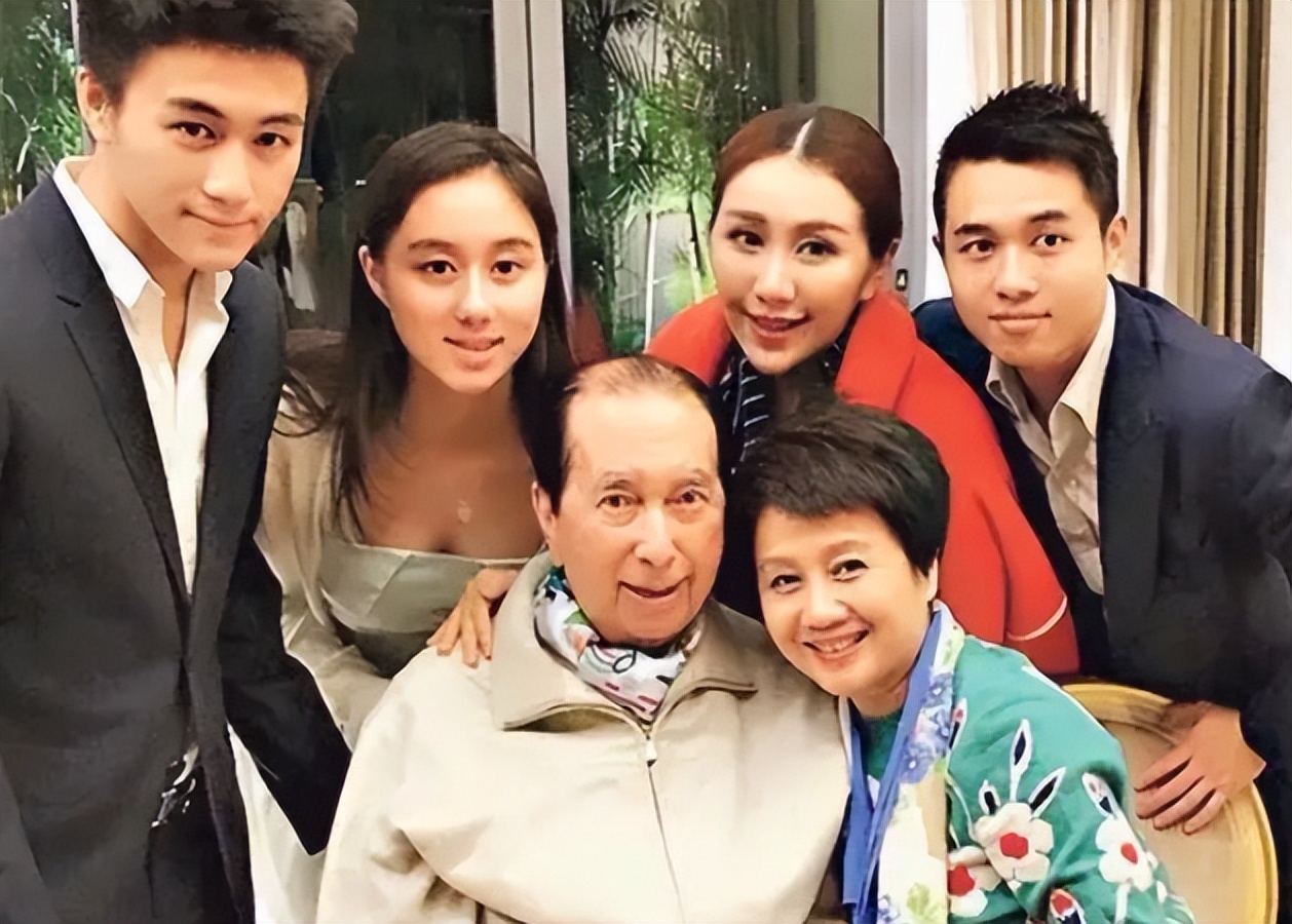 逆袭"舞后"梁安琪:曾为生存打4份工,用三年时间成为赌王妻子