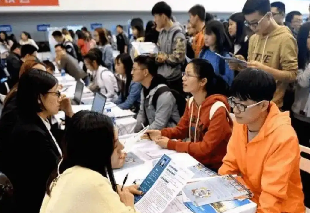 应届生要擦亮双眼，“三方协议”别轻易签，以免错失更多好机会