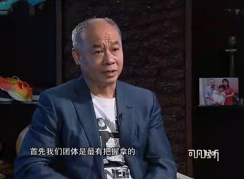 李宁为什么不赞美世界杯(58岁的李宁，面相比67岁的成龙还要老，风光的背后有艰辛有泪水)