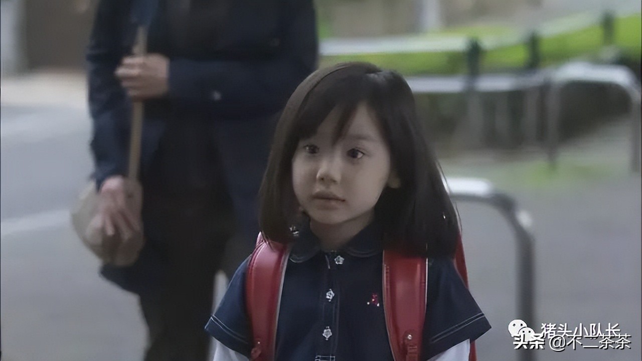 父亲啃他，他啃儿子，这个家族从未逃离童星魔咒