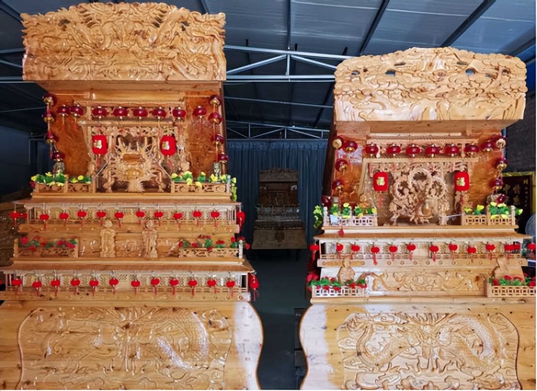 山西农民大哥做棺材,电脑雕刻精美大气,年销售额高达600万