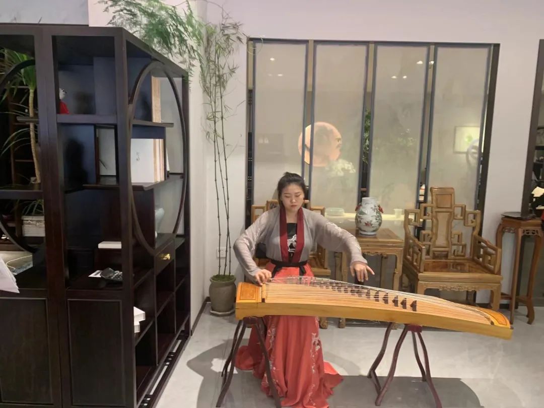 匠心品质，主打金丝楠木的“楠图雅”整装家居迎来终端大爆发