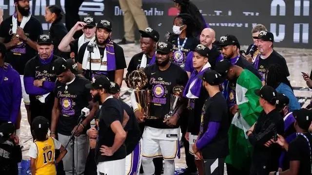 nba中哪些是超级球队(近20年NBA历届总冠军一览，热火、湖人平分秋色，勇士独占鳌头)