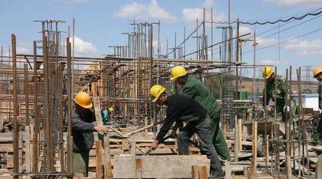 爸爸我起不来了，女童被打1小时身亡，恶父获刑12年，当庭不服