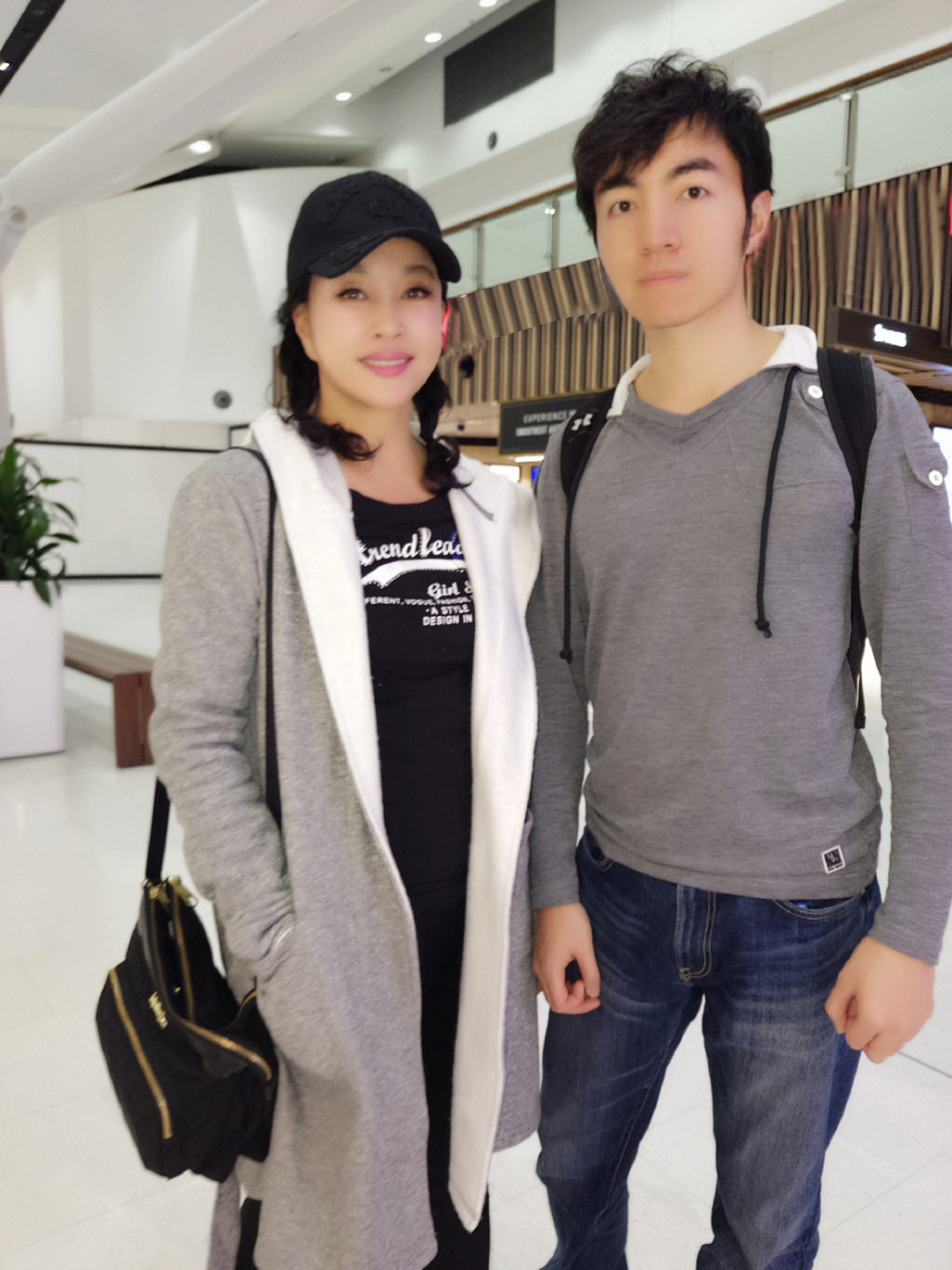 刘晓庆的妹妹刘晓红：我看到了姐姐的脆弱和心痛，含泪送姐姐出嫁