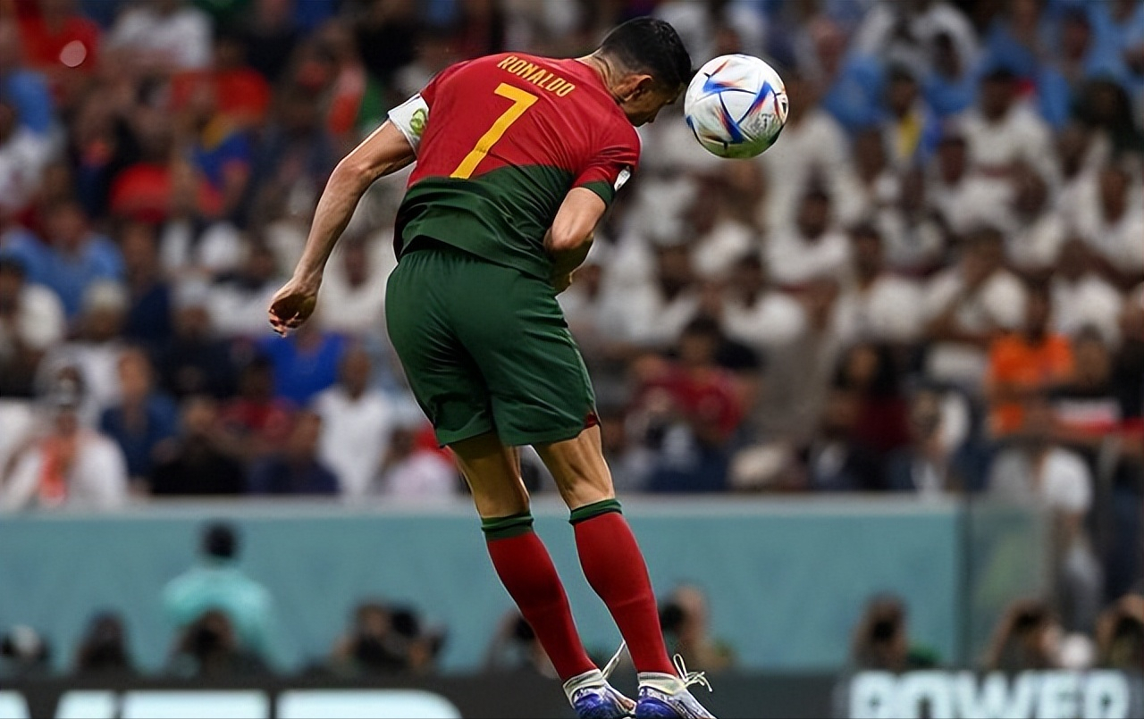 世界杯为什么没女人（世界杯镜头中为何没了美女，足球灵魂尚在，花边则一去不复返）