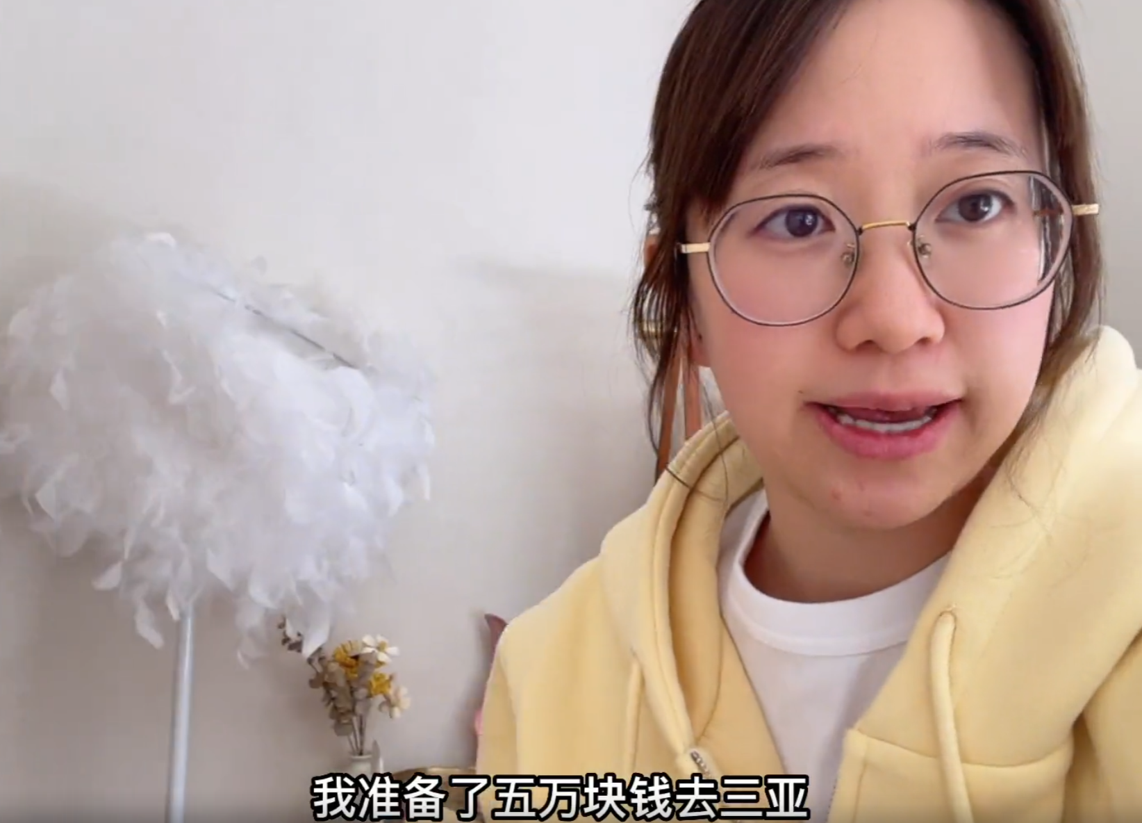 留学女大学生回国当住家保姆，亲妈将她拉黑，网友质疑想借此上位