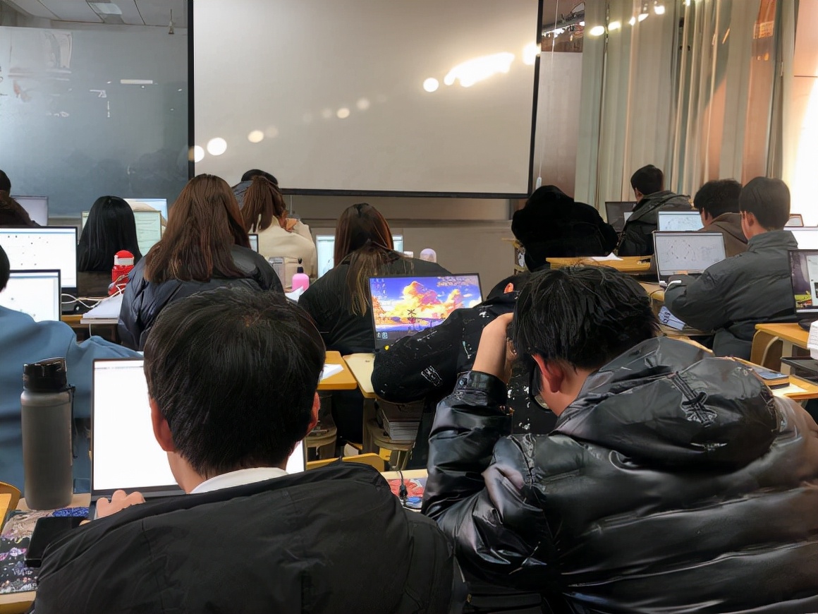 初中毕业学什么？学习计算机好不好？慧中IT学院延庆校区一探究竟