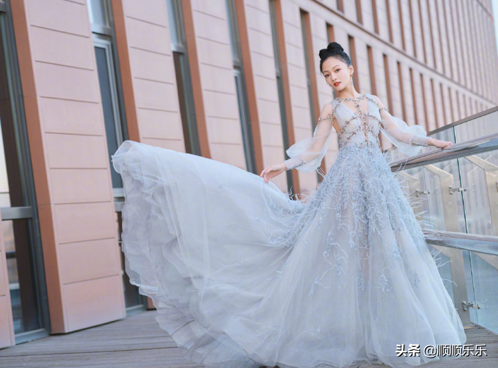 张韶涵李荣浩大眼瞪小眼，网友：这是故意的吗？