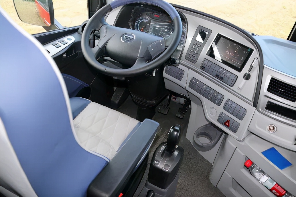 欧曼est超级卡车内饰 欧曼est真实油耗 - 汽车时代网