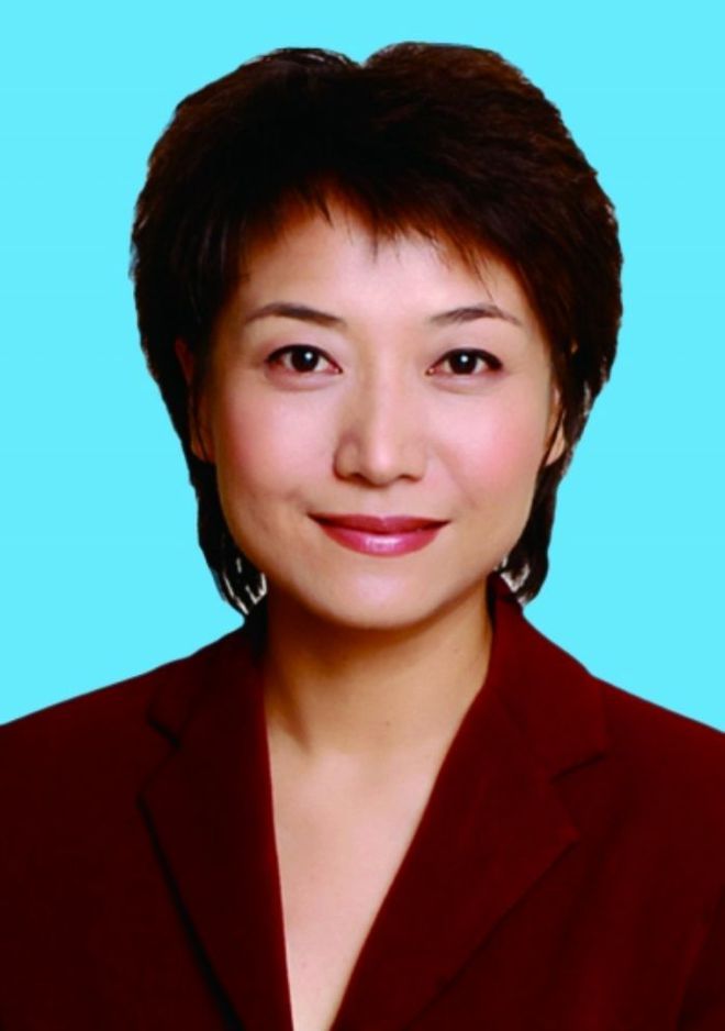 曾经在央视主持过很多的新闻节目,包括《新闻联播》贺红梅出生于1968
