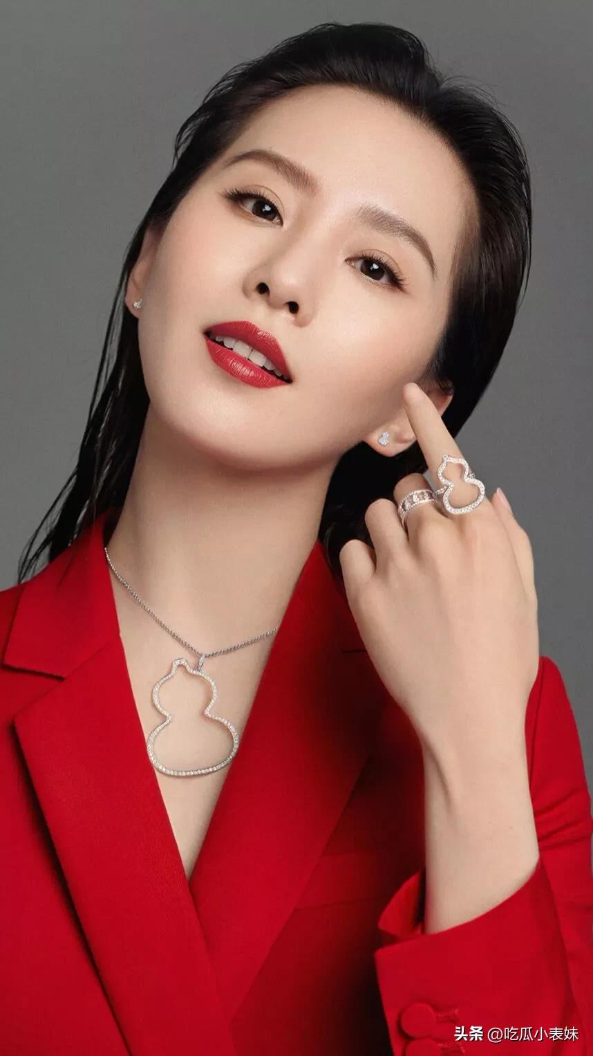 刘诗诗惊艳写真照，优雅迷人