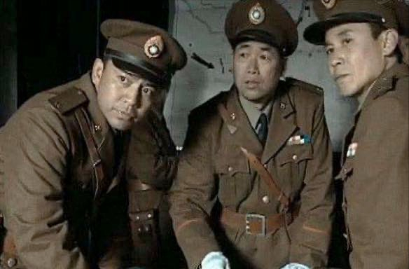 李雪三中将返乡寻亲，却只见门口一陌生木匠，警卫员持枪对天扫射