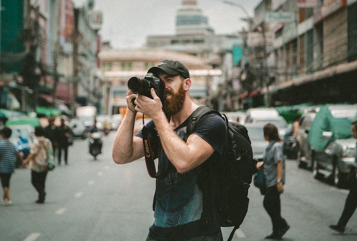 招聘摄影师的要求（如何成为一名专业的旅行摄影师）