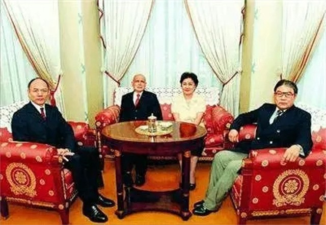 霍英东二房冯坚妮，霍母百般阻拦下偷偷迎娶，让霍英东钟情52年