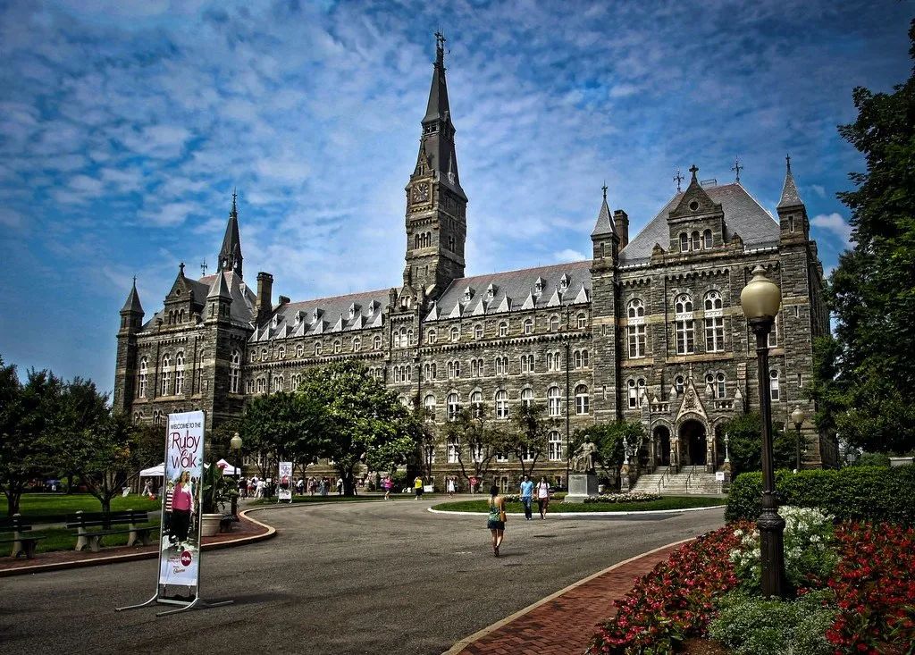 笑拉了，美国高校绰号曝光，谁是全美最强恋爱培训班？