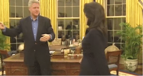 邓文迪91岁前夫默多克要离婚，妻子年轻时随身带婚纱求嫁摇滚巨星