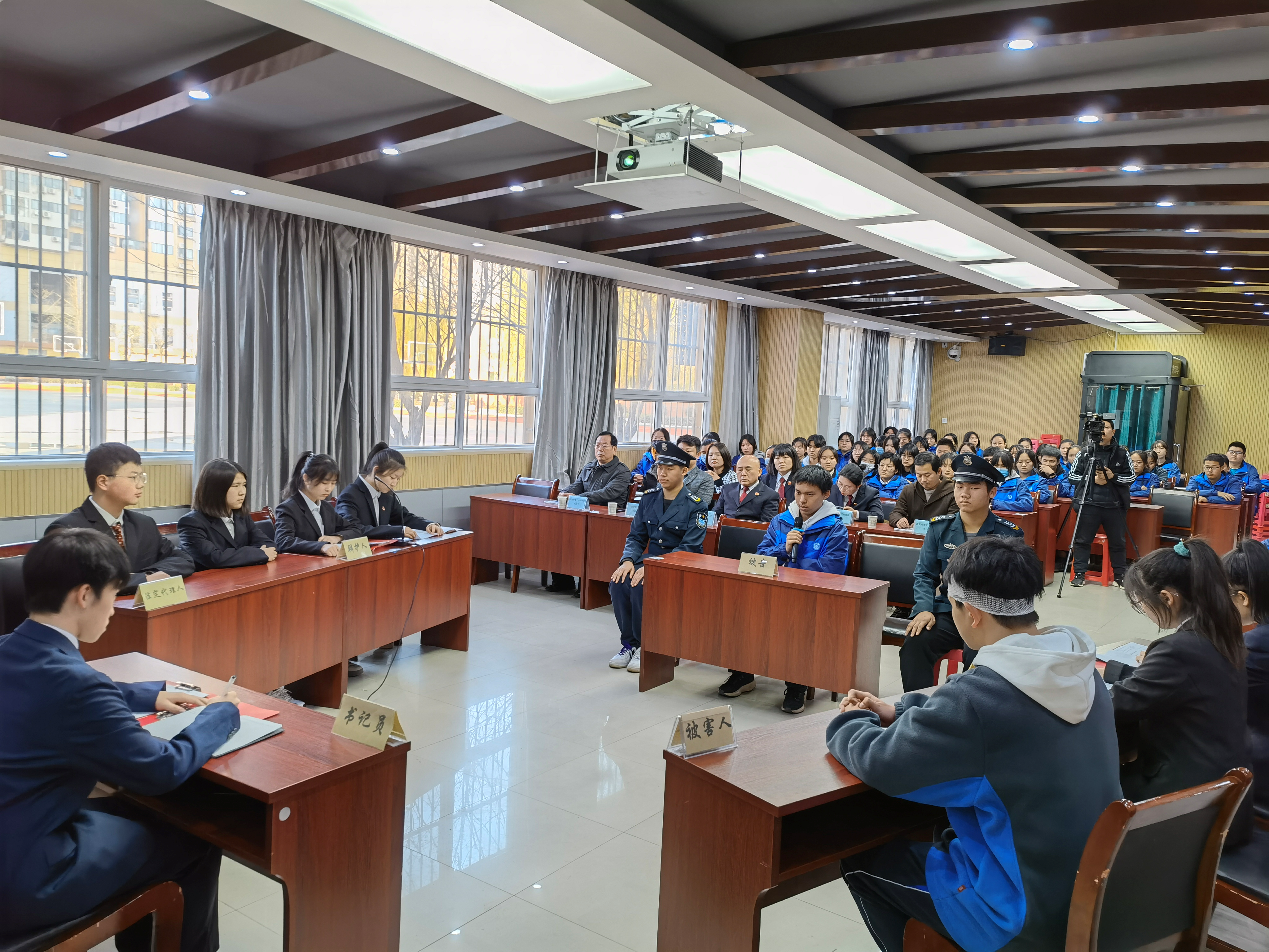 西安市第七十一中学组织开展“12∙4国家宪法日”模拟法庭活动