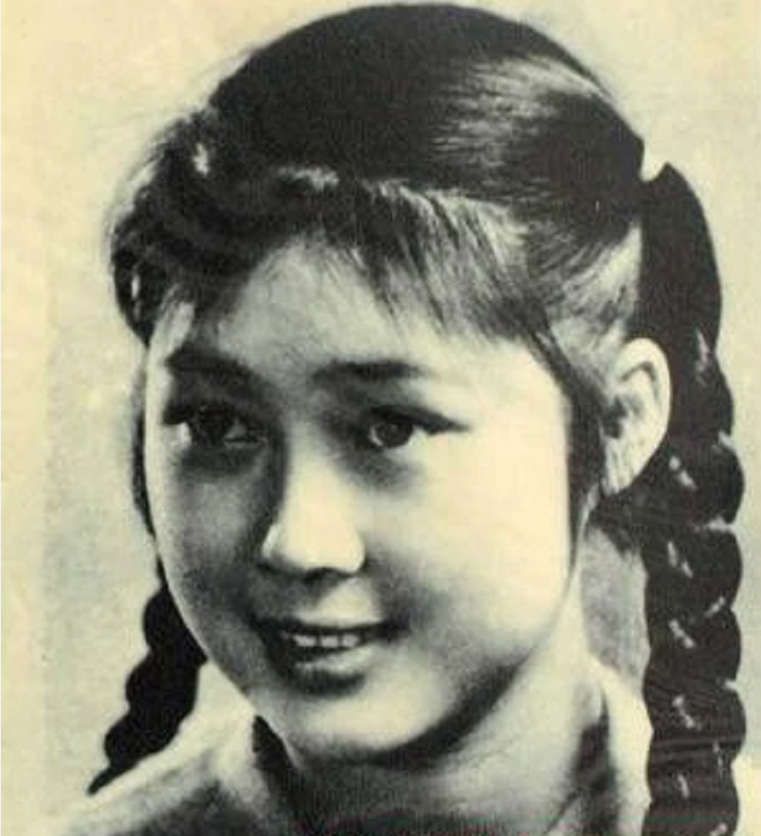 黄婉秋：靠“刘三姐”吃一辈子，嫁小6岁平凡丈夫生女，恩爱一生