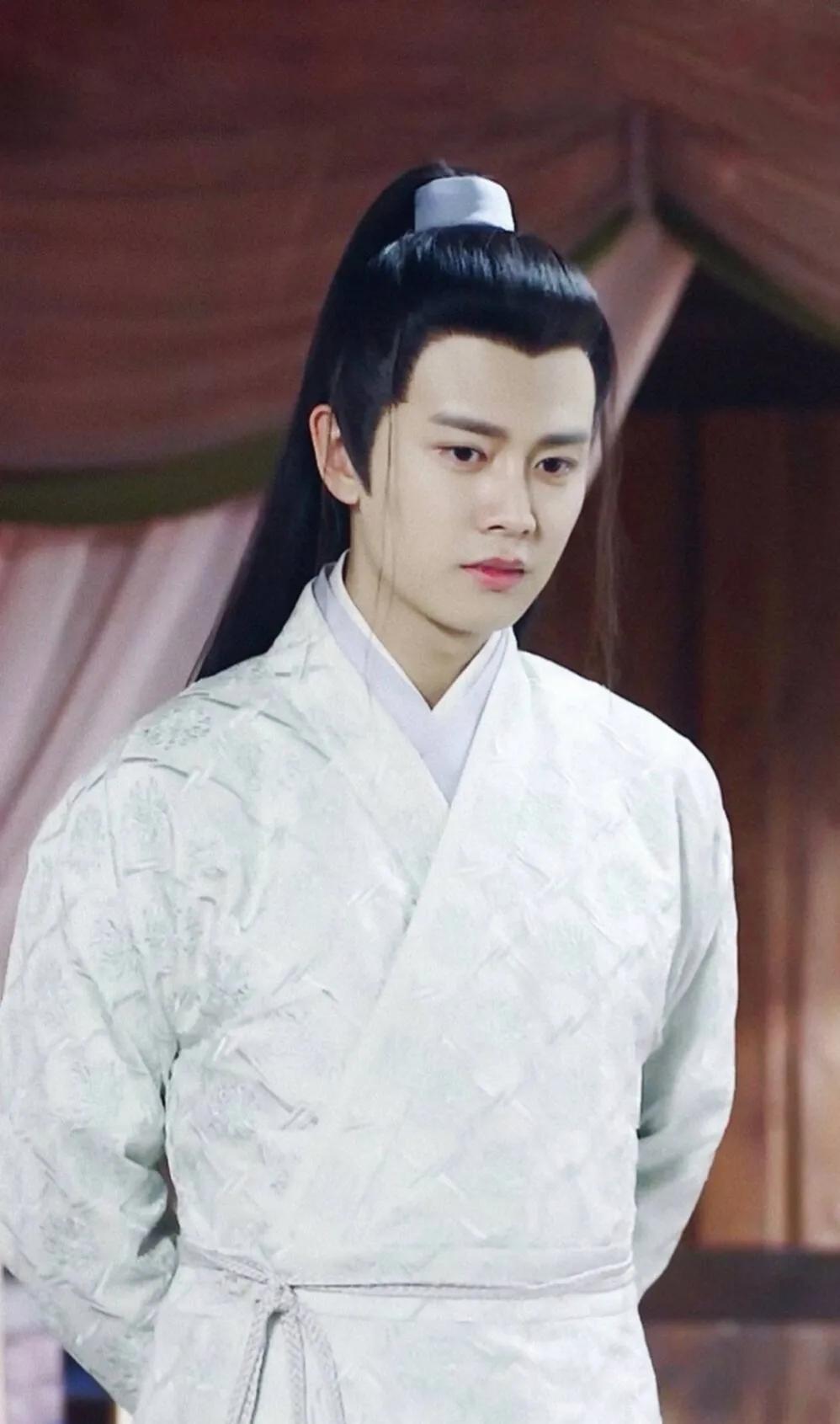 那些男明星的古装造型惊艳到了你