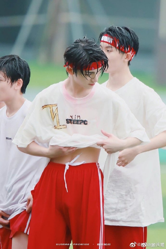 19美图:杨幂 王嘉尔 杨颖 张艺兴 檀健次 虞书欣 鞠婧祎 谭松韵 杨紫