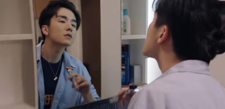 《回廊亭》首播两集，三个细节悬疑感拉满，程成不想认爹是装的？