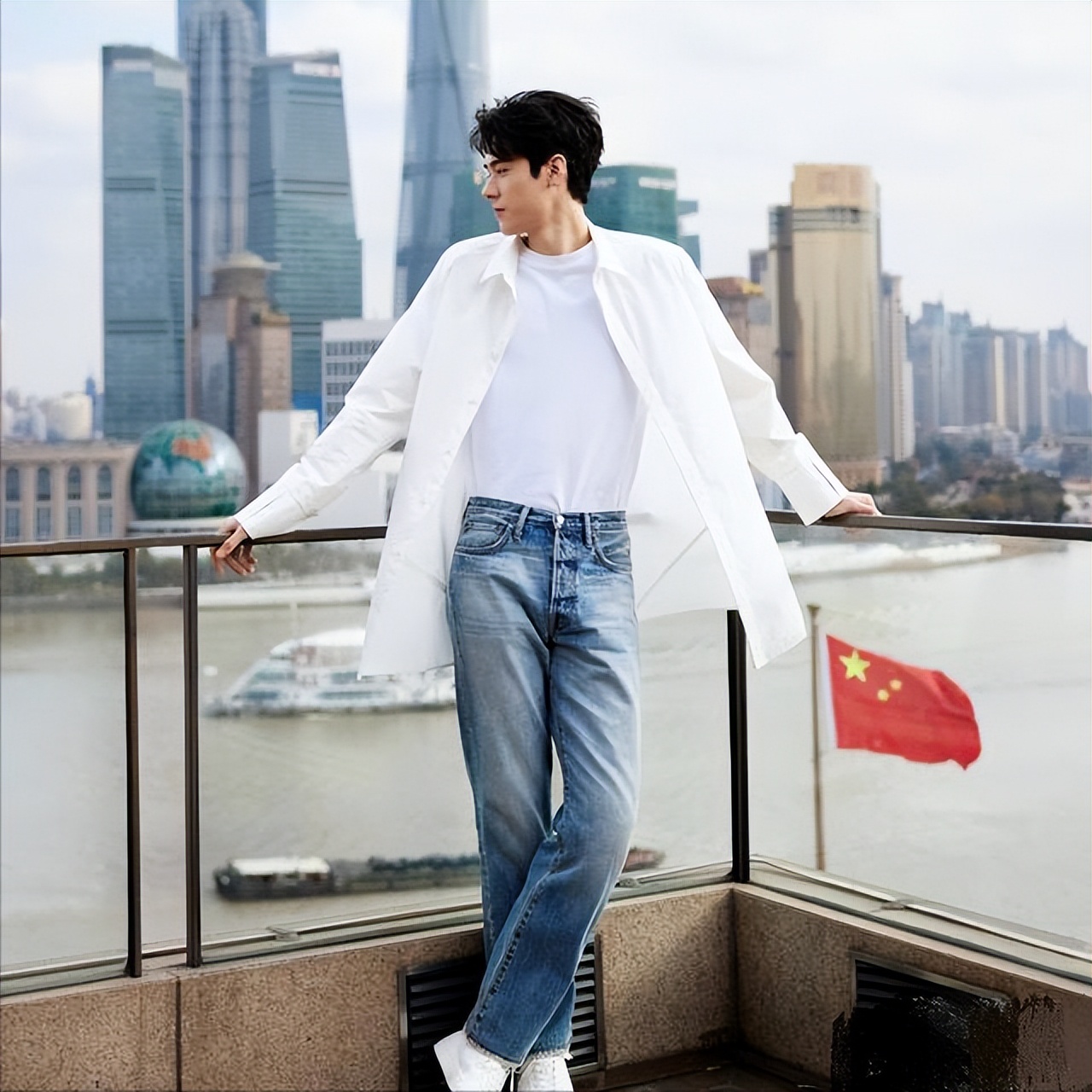 穿“白衬衫”的10位男星，个个“白衣胜雪”，气质干净