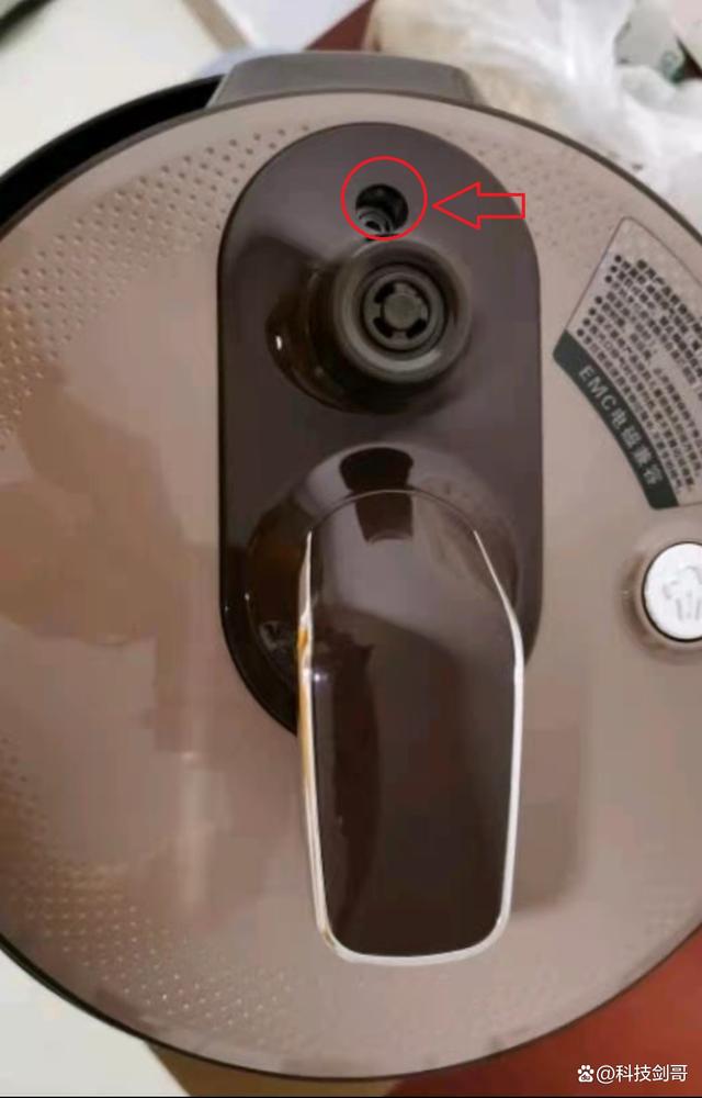 蘇泊爾電壓力鍋（蘇泊爾5L球釜電壓力鍋煮熟飯后有時打不開蓋的解決小竅門）