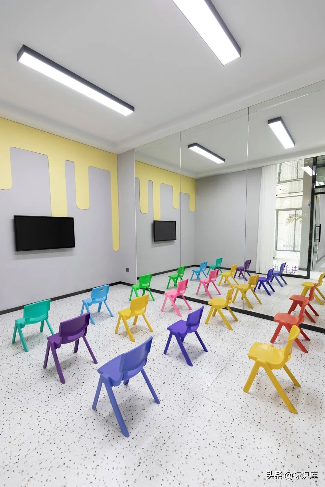 教育导视｜殷丹语言艺术培训学校导视设计