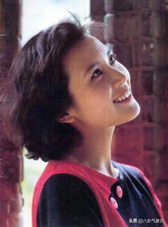 “气质美人”肖雄，将一生奉献给演艺事业，单身30年不后悔