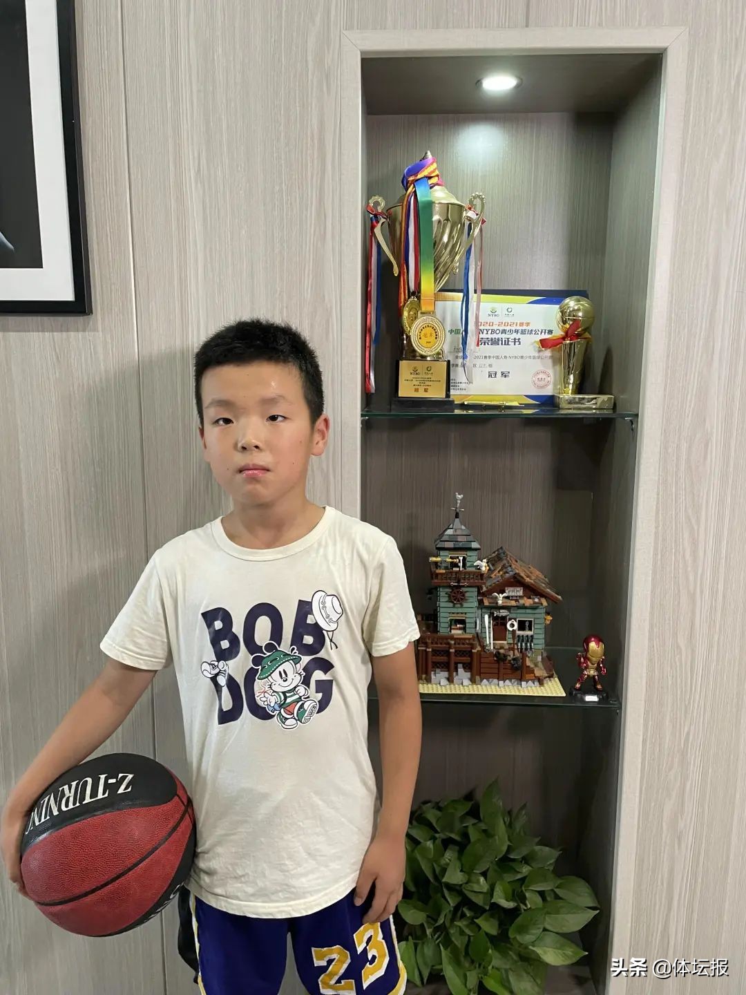 nba篮球小孩训练(9岁男孩板凳运球获百万点赞！未来想成为职业球员)