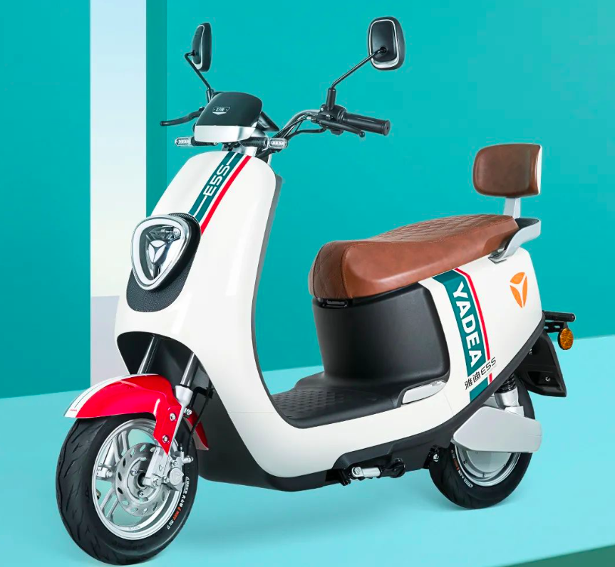 雅迪电动摩托车(雅迪推出新车,有电量回收功能,能边骑边充电,续航可达