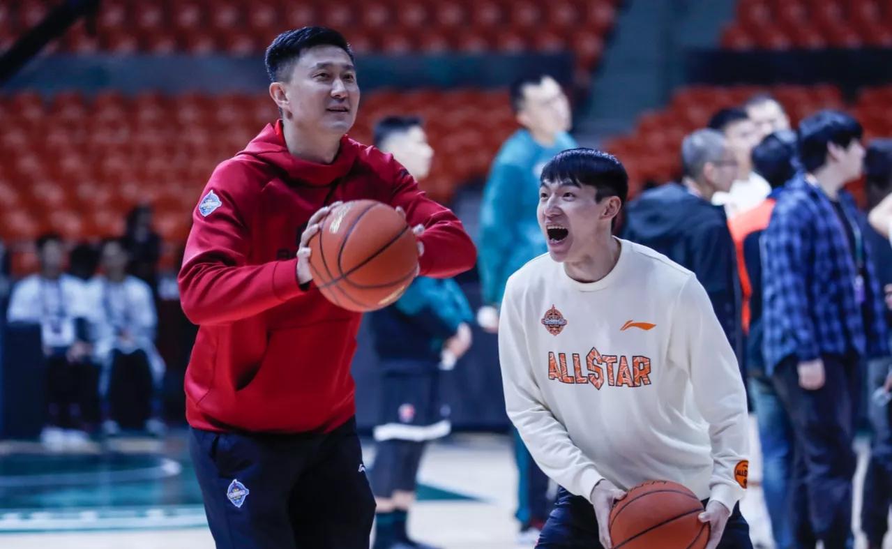 nba为什么不娶后卫(男篮后卫为什么很少持球跳投，教练要求团队配合，联赛外援占球权)