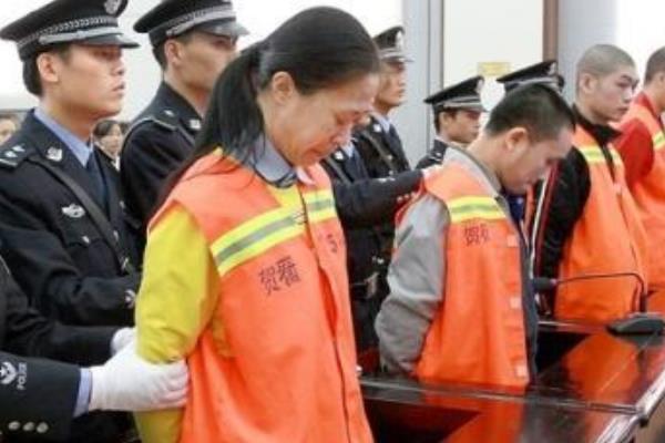 2011年，贺州一家四口被灭门，两枚脚印揭开凶手身份：死者亲妹妹
