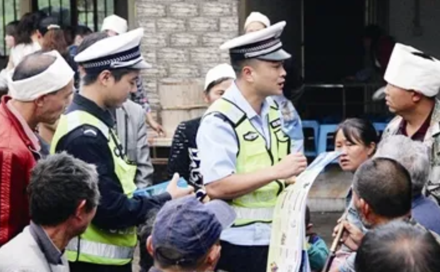 2020年，四川21岁小伙酒后手刃生父：母亲为其顶罪，邻居联名求情