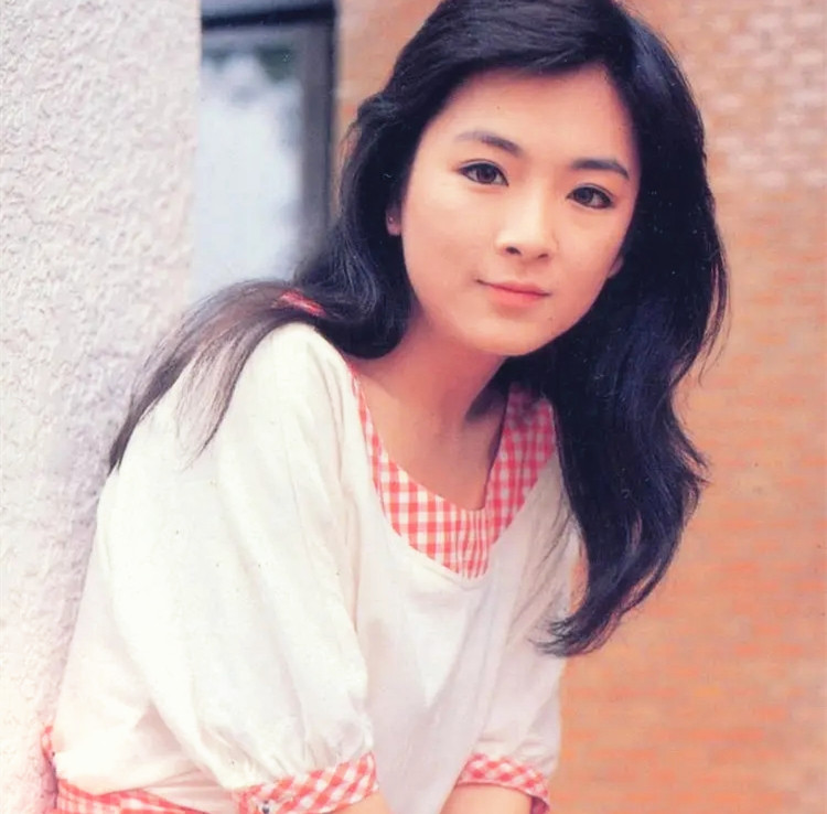 琼瑶干女儿赵永馨复出拍戏!59岁气质仍出众,低调开茶馆读硕士