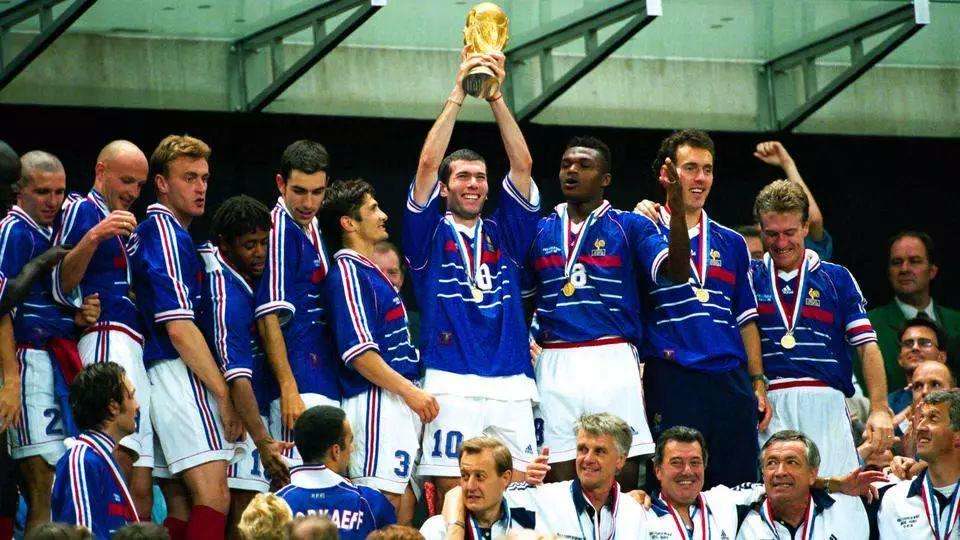 法国国家队谁最强(世界杯历史最强5个球队 2002年巴西国家队 同时有4个足球先生)