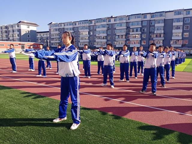 学校校服（河南一学校课间操）