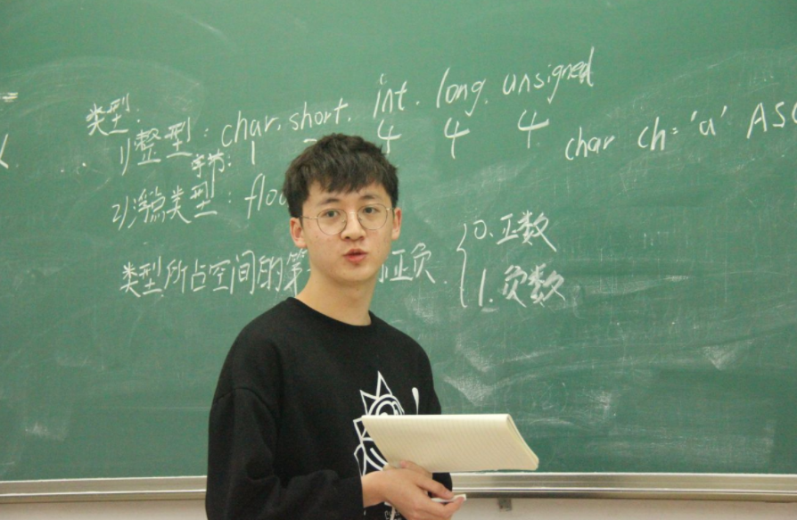 师范生坦言：毕业后，我去民办学校教书，生活并不是理想的模样