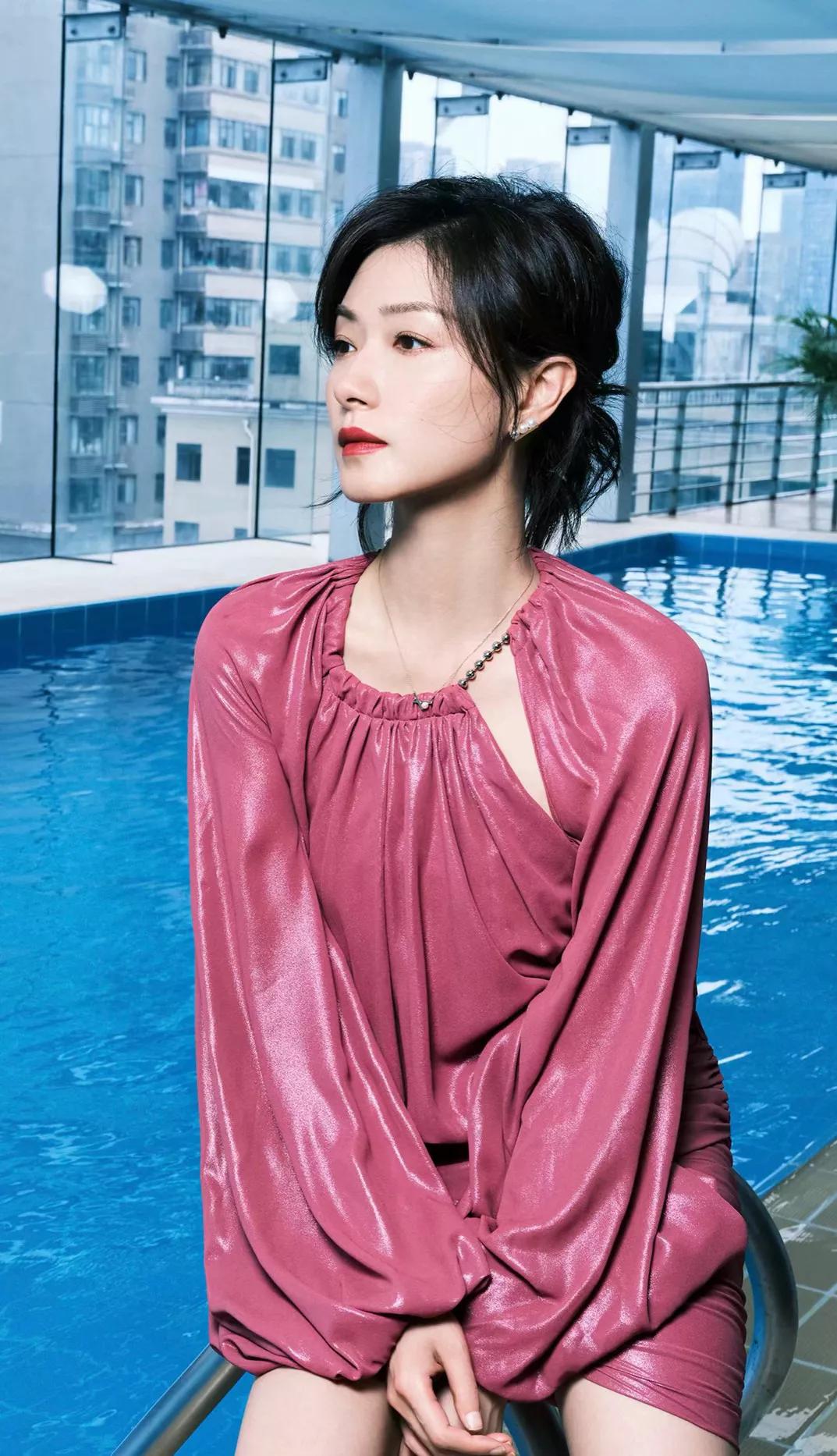 明星俏佳人：万茜最新各种穿搭，漂亮时尚，魅力无限