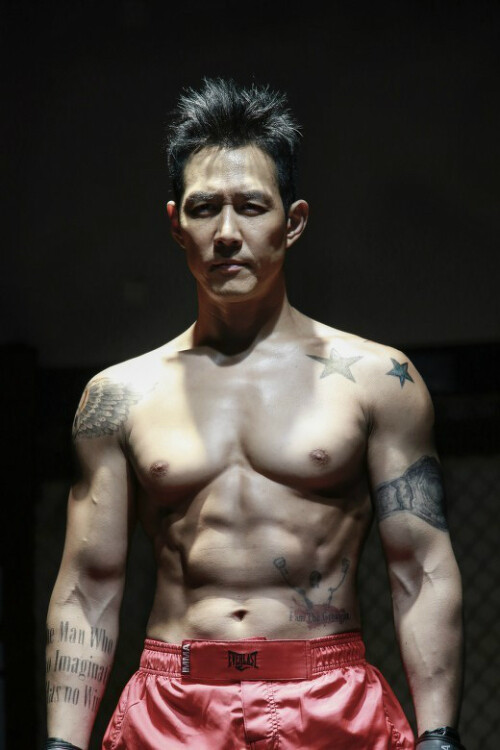 48岁李政宰身材有多凶？