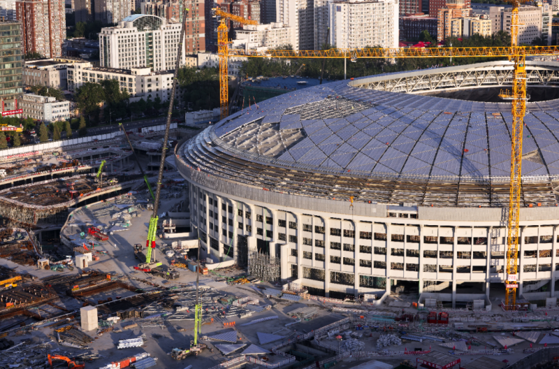 北京体育馆球场施工建设(北京工体罩棚幕墙已安装超七成 场芯正进行素土回填)